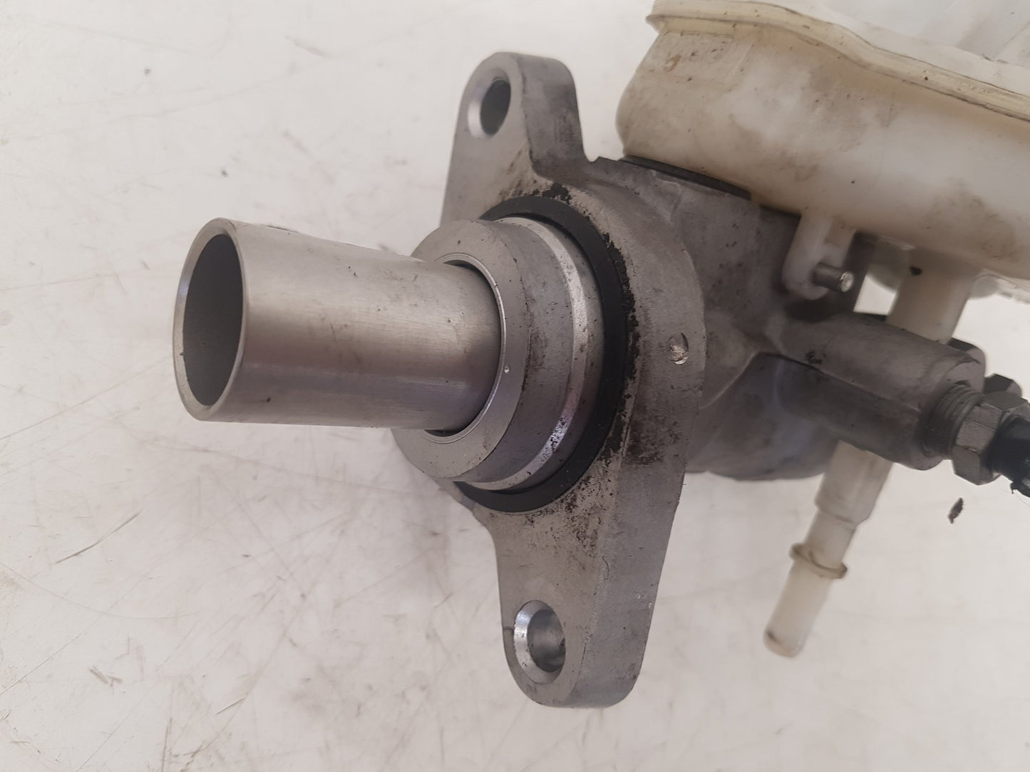 2012 Volvo S60  Saloon BRAKE FLUID RESERVOIR AND MASTER CYLINDER 36002450