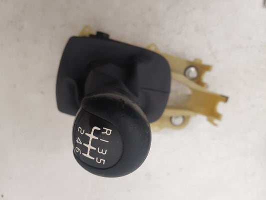 2004 - 2010 Volvo V50   Estate Gear Stick/Shifter 30735217