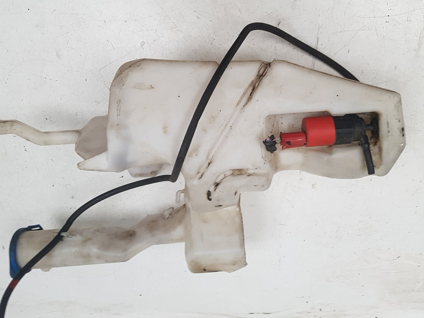 2000 - 2004 Volvo V40  Estate WASHER BOTTLE & MOTOR 30621343