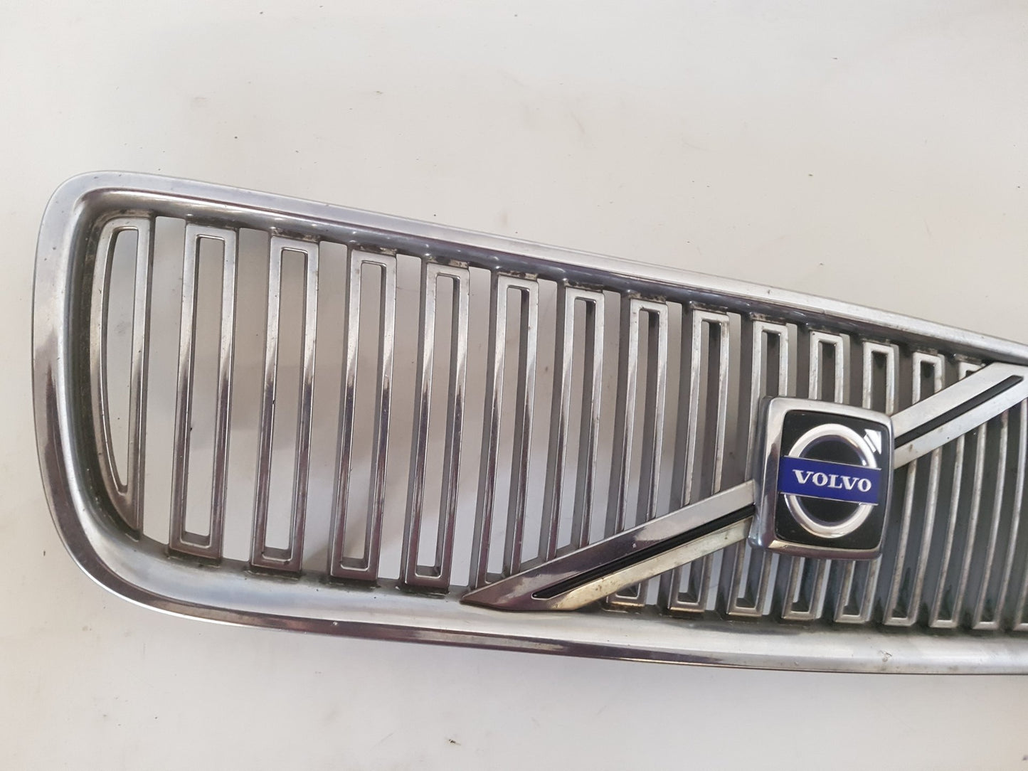 2005 - 2008 Volvo V70  Estate FRONT GRILL 08693346