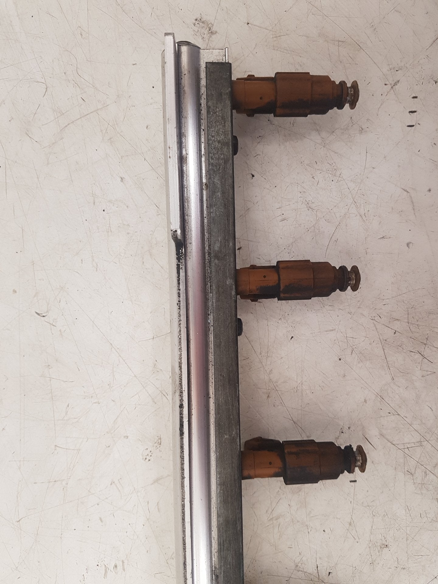 2002 - 2006 Volvo XC90  Estate Injection Rail 8658593