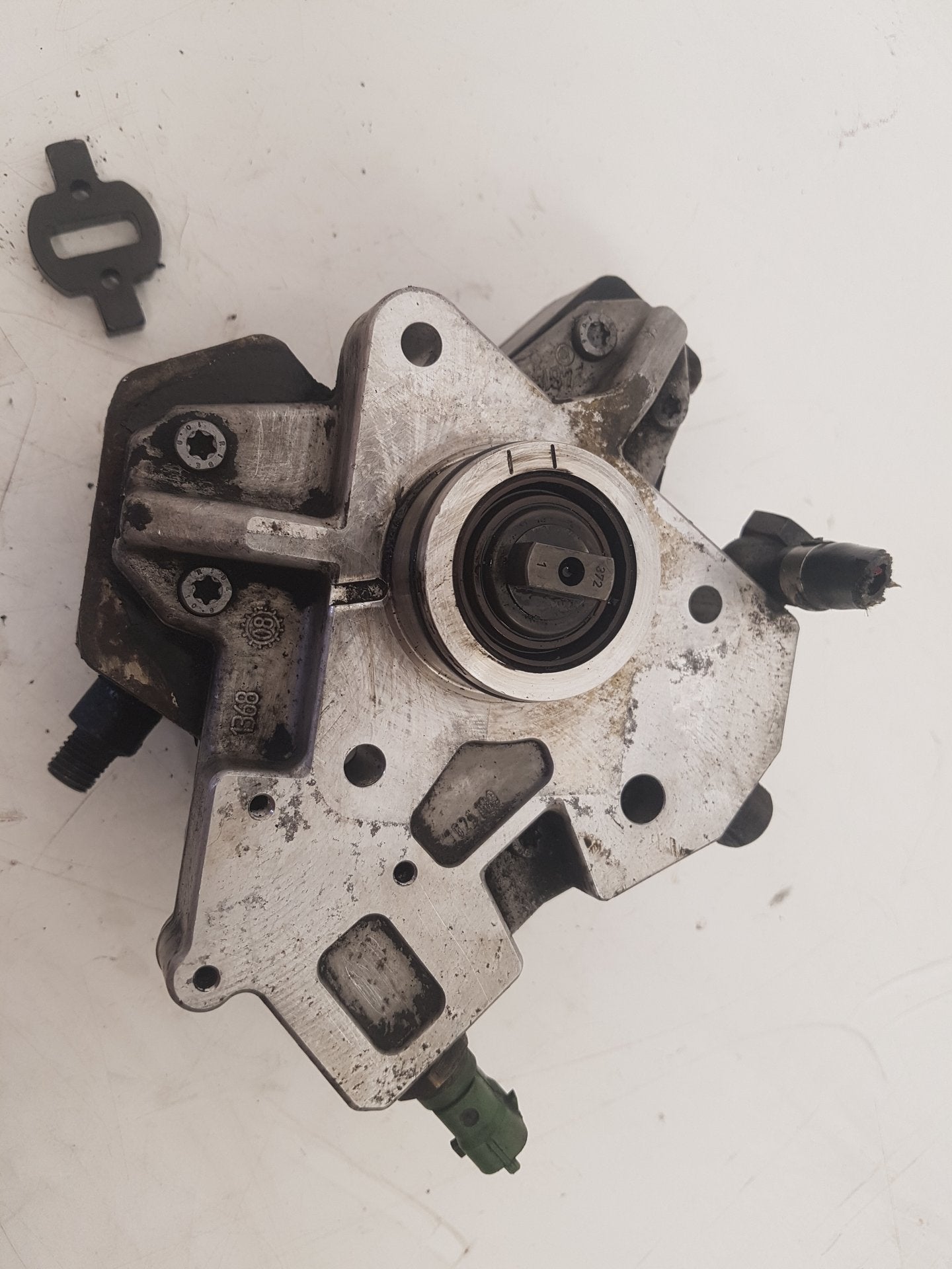 2006 - 2010 Volvo V50  Estate High Pressure Pump 0 445 010 111