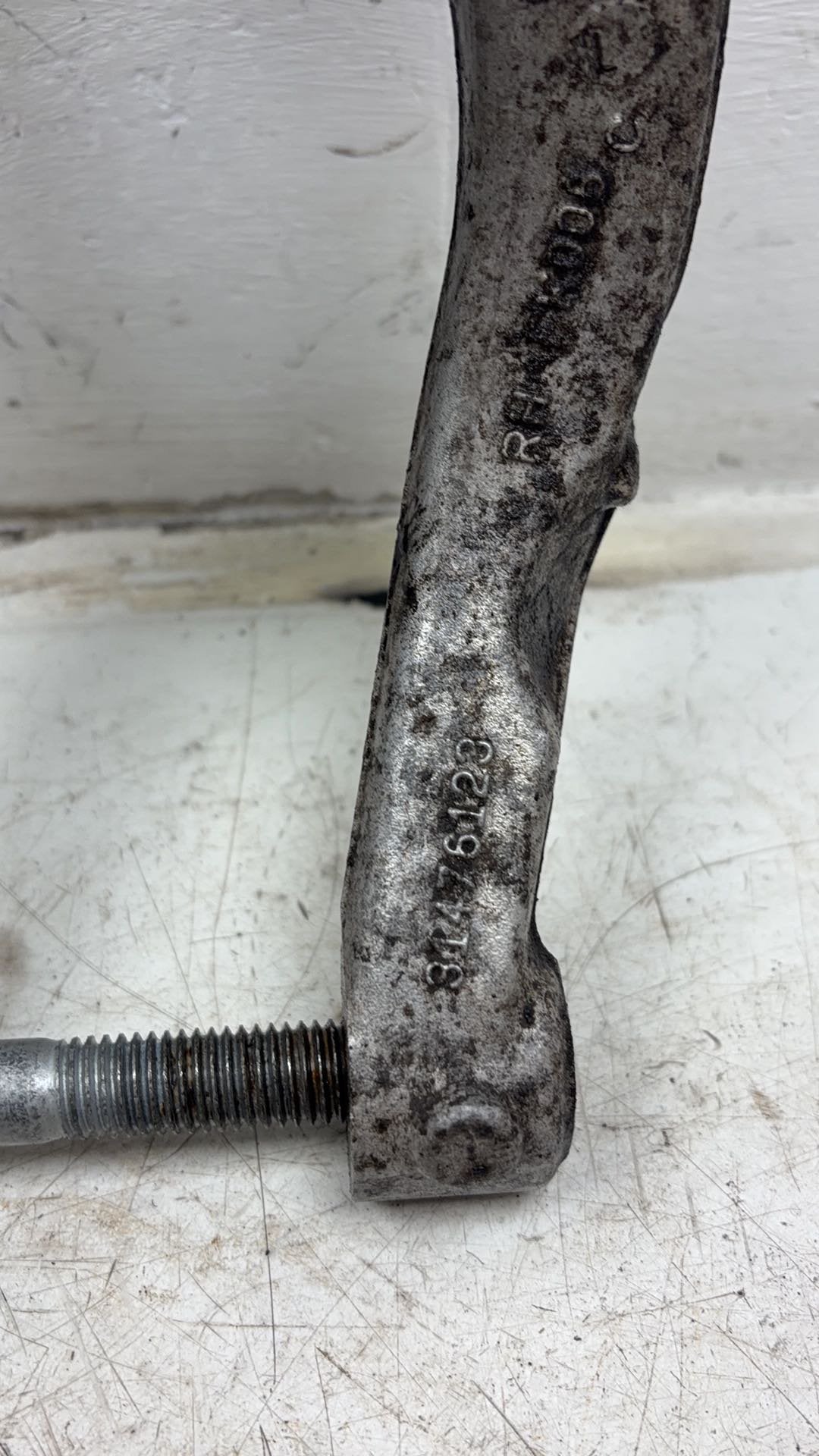2017-2026 Volvo V60 II Right Front Shock Absorber 31476123