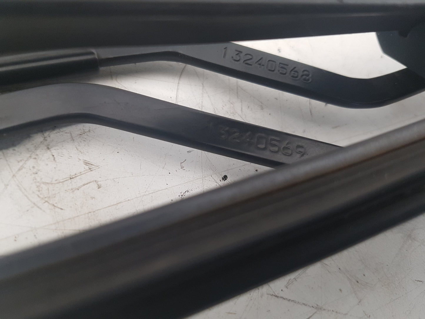 2010 - 2012 Saab 9-5  Saloon FRONT WIPER ARMS (PAIR) 13240569