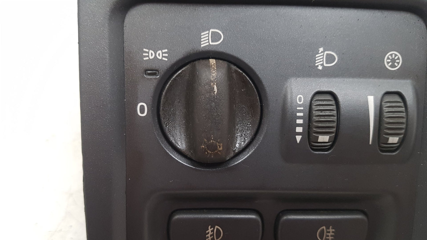 2013 - 2019 Volvo V40 III 525 Hatchback Dash Air Vent Centre 30643856