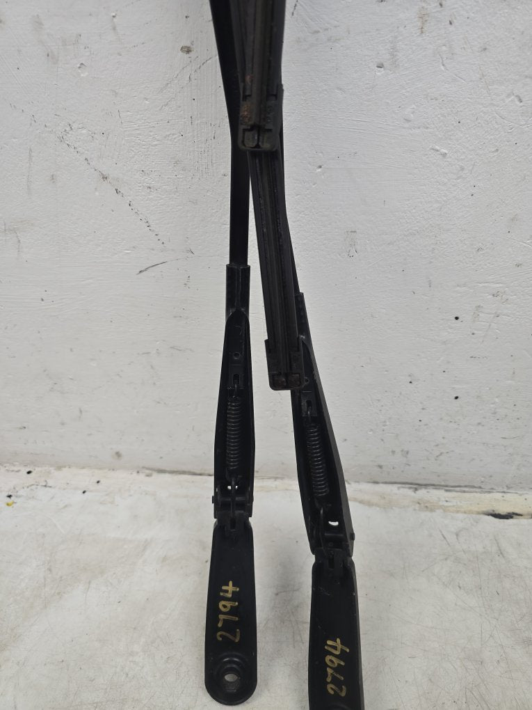 2008 - 2016 Volvo XC70 III 136 Estate FRONT WIPER ARMS (PAIR) 31276004
