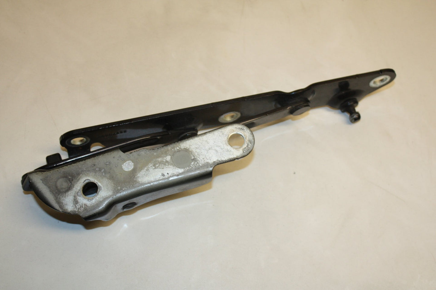 2006 - 2016 Volvo S80   Right Boot Hinge 30799275
