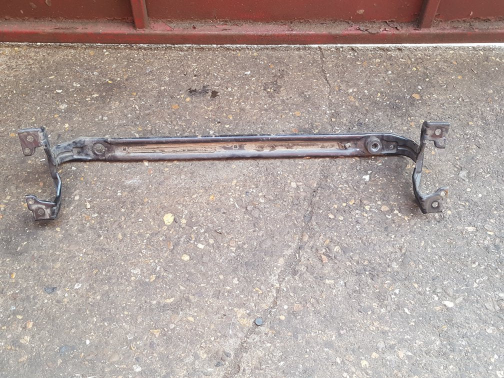 2012 - 2016 Volvo V40  Hatchback Radiator Support Bracket 31293957