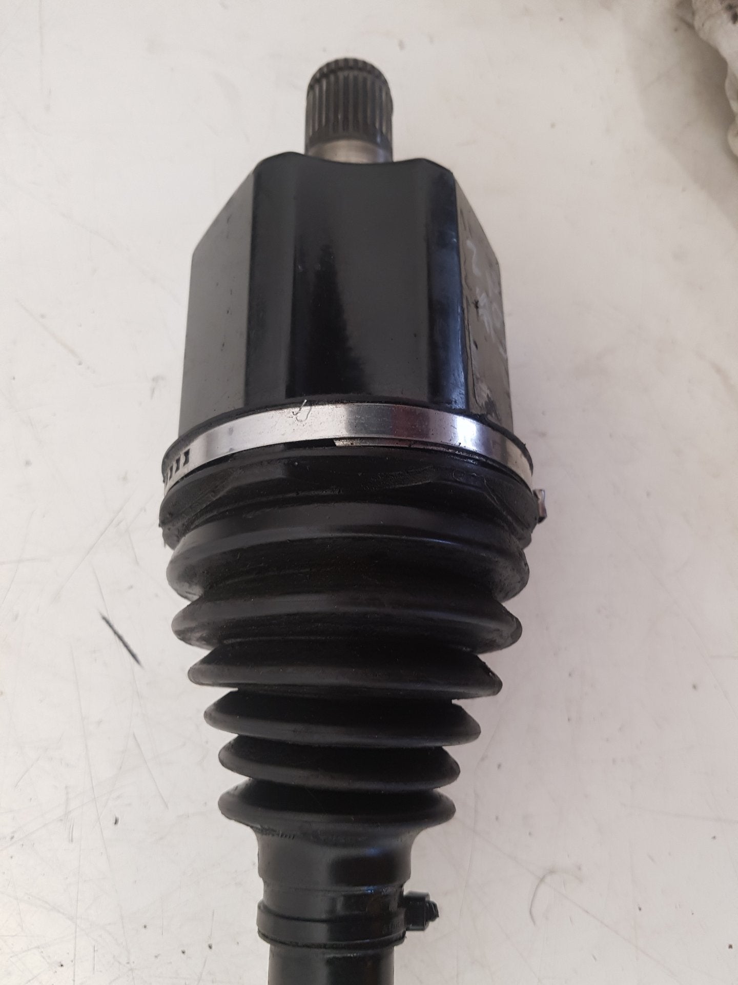 2005 - 2008 Volvo V70  Estate Left Front Drive Axle 8252040