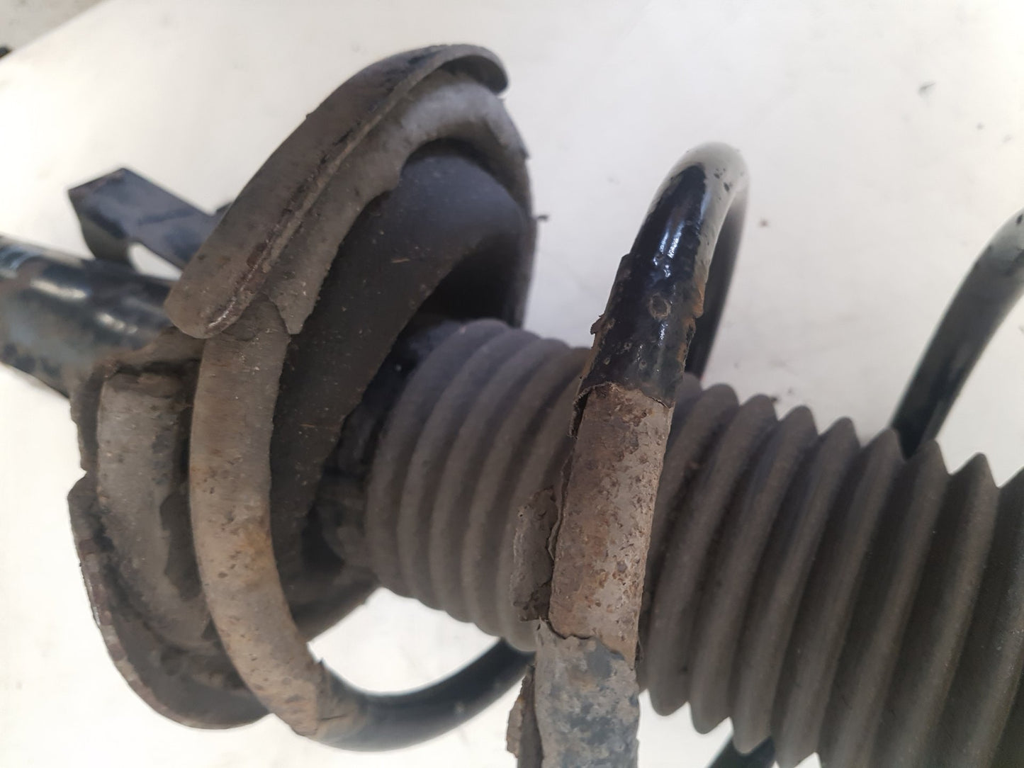 2006 - 2010 Volvo C70   Left Front Shock Absorber