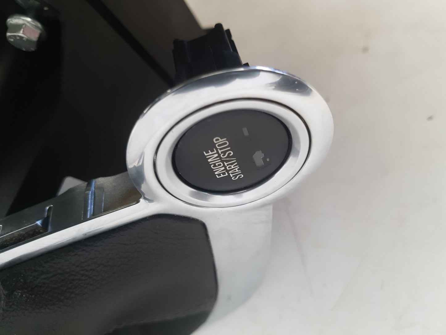2010 - 2012 Saab 9-5  Saloon GEAR STICK 55563829