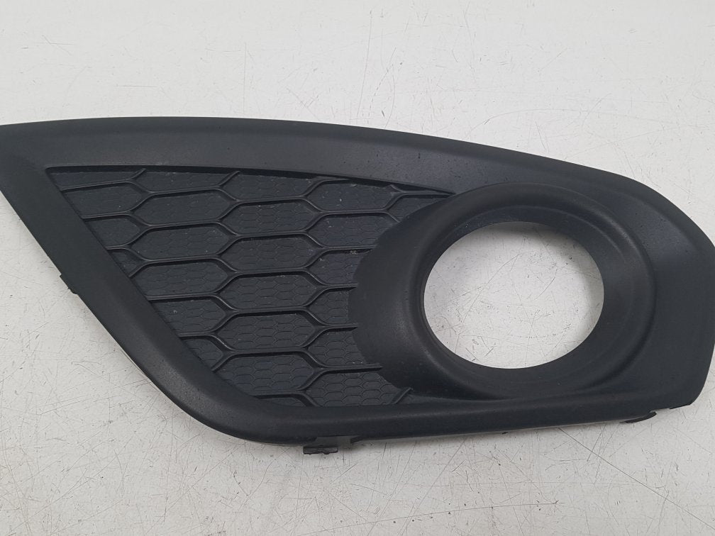 2006 - 2012 Volvo C30  Hatchback Right Fog Light Cover 31323410