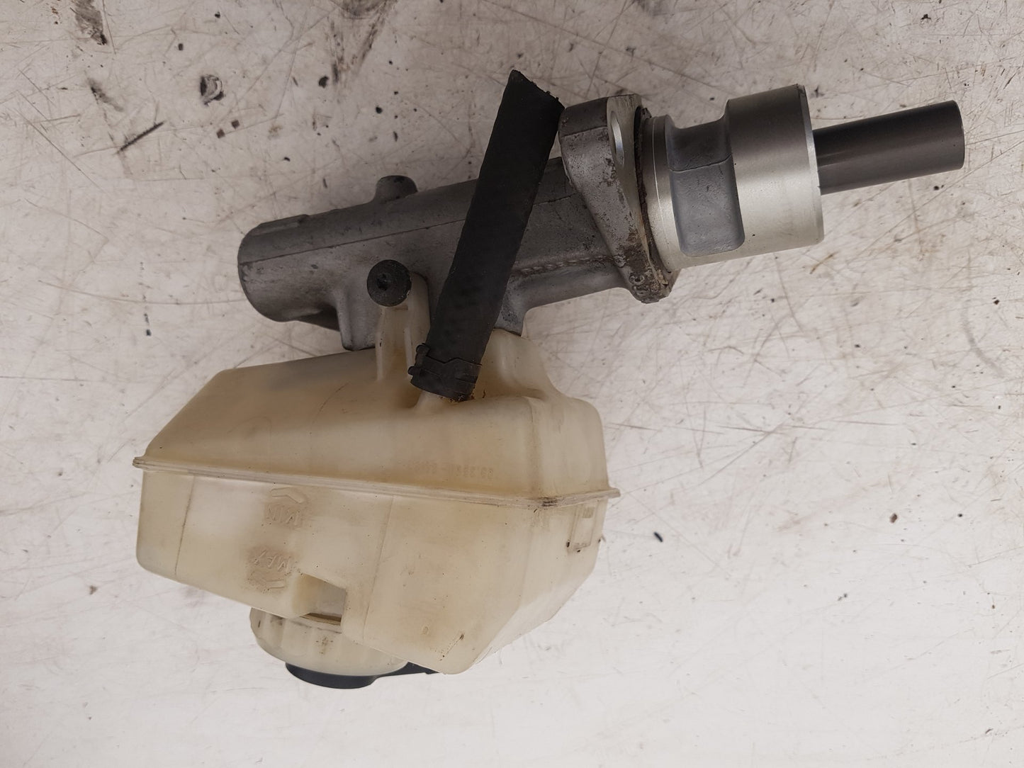 1997 - 2000 Volvo V70  Estate Brake Master Cylinder 9203845