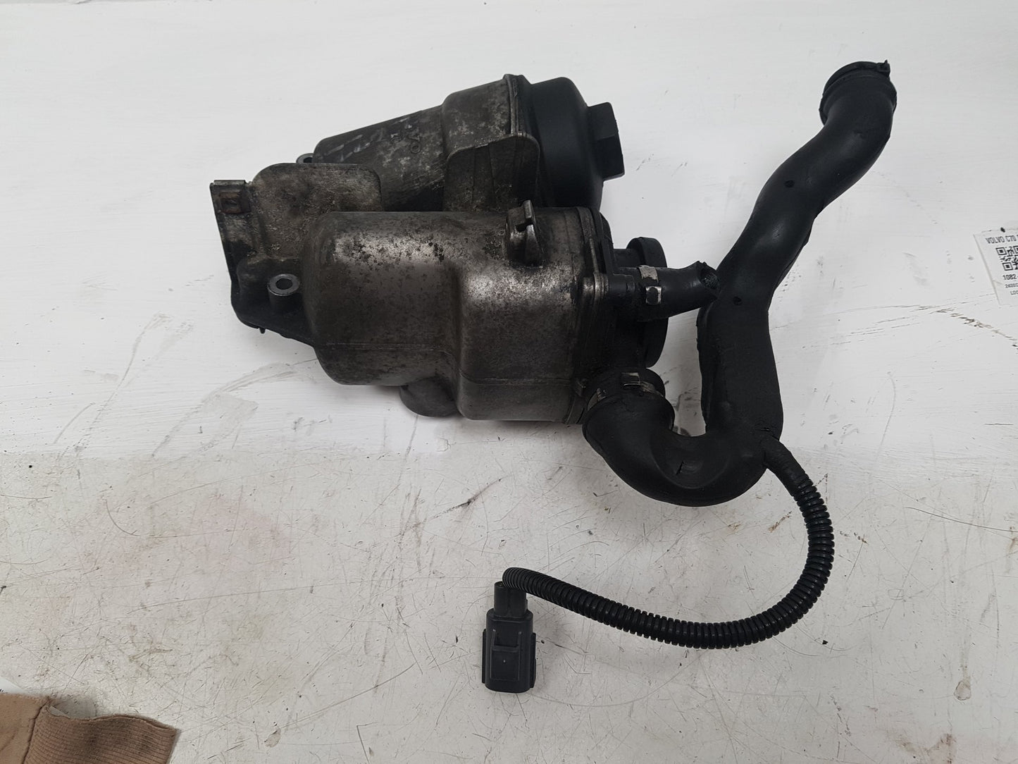 2006 - 2010 Volvo C70  Convertible Oil Filter Housing 6740273266