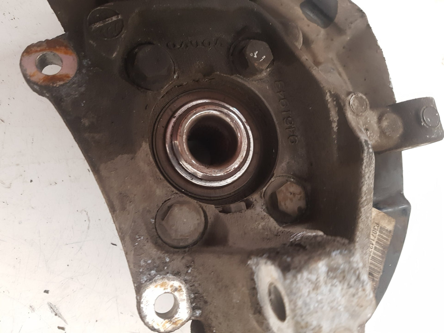 2005 Volvo S60  Saloon HUB (FRONT) LH 30714272