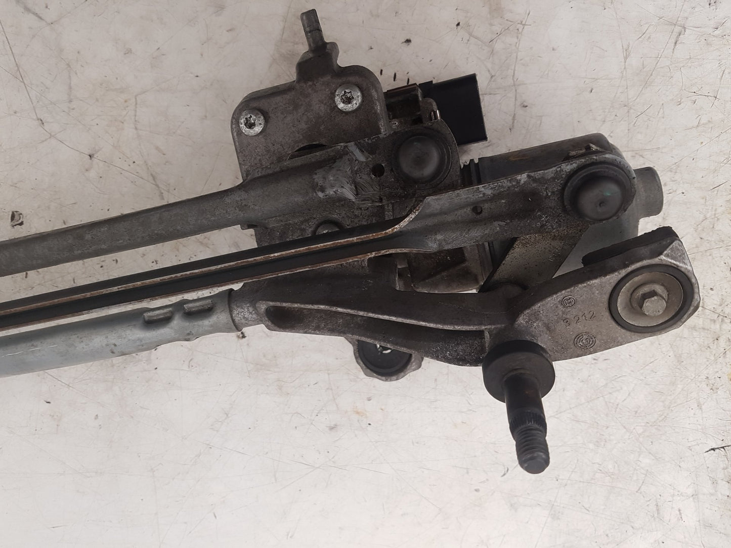 2013 - 2016 Volvo V40 III 525 Hatchback WIPER MOTOR (FRONT) & LINKAGE 3397021424