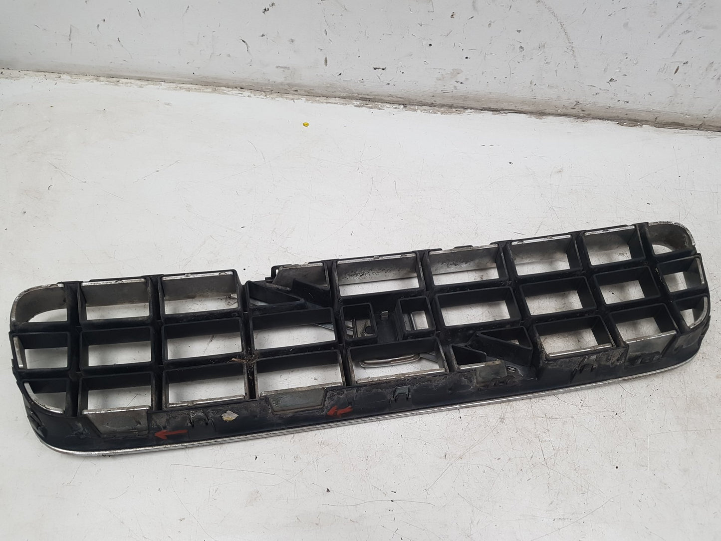 2007 Volvo C70  Convertible FRONT GRILL 08620343