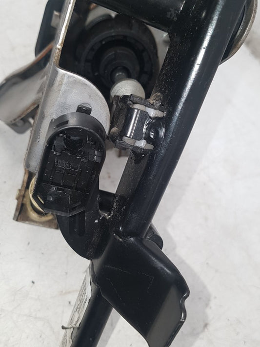 2006 - 2012 Volvo C70  Convertible Clutch Pedal 30760724