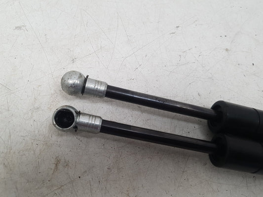 2004 - 2007 Volvo XC70  Estate TAILGATE STRUTS (PAIR) 30674494