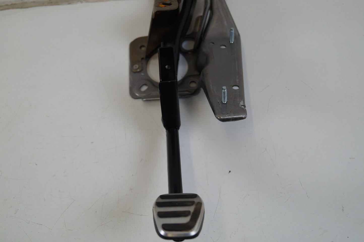 2012 - 2018 Volvo V40  Hatchback Brake Pedal 31381471
