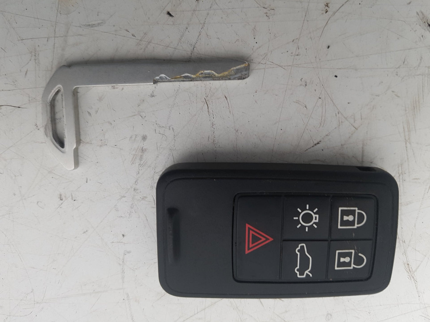 2015 - 2019 Volvo V40 Cross Country  Hatchback CAR KEY /  REMOTE KEY FOB 31419350