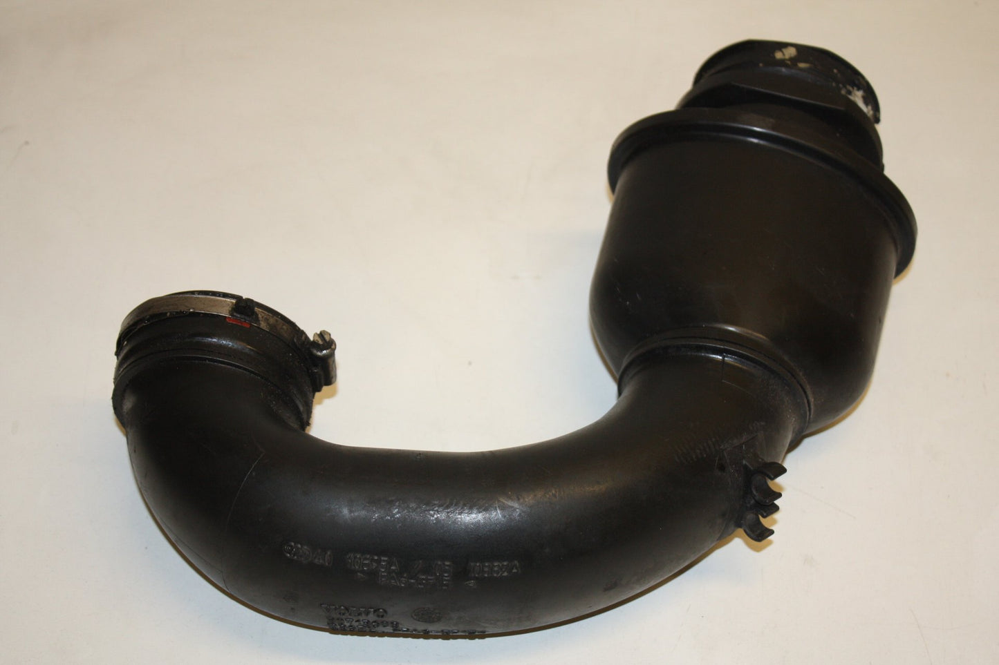 2007 - 2010 Volvo V70   Intercooler Pipe 30713698