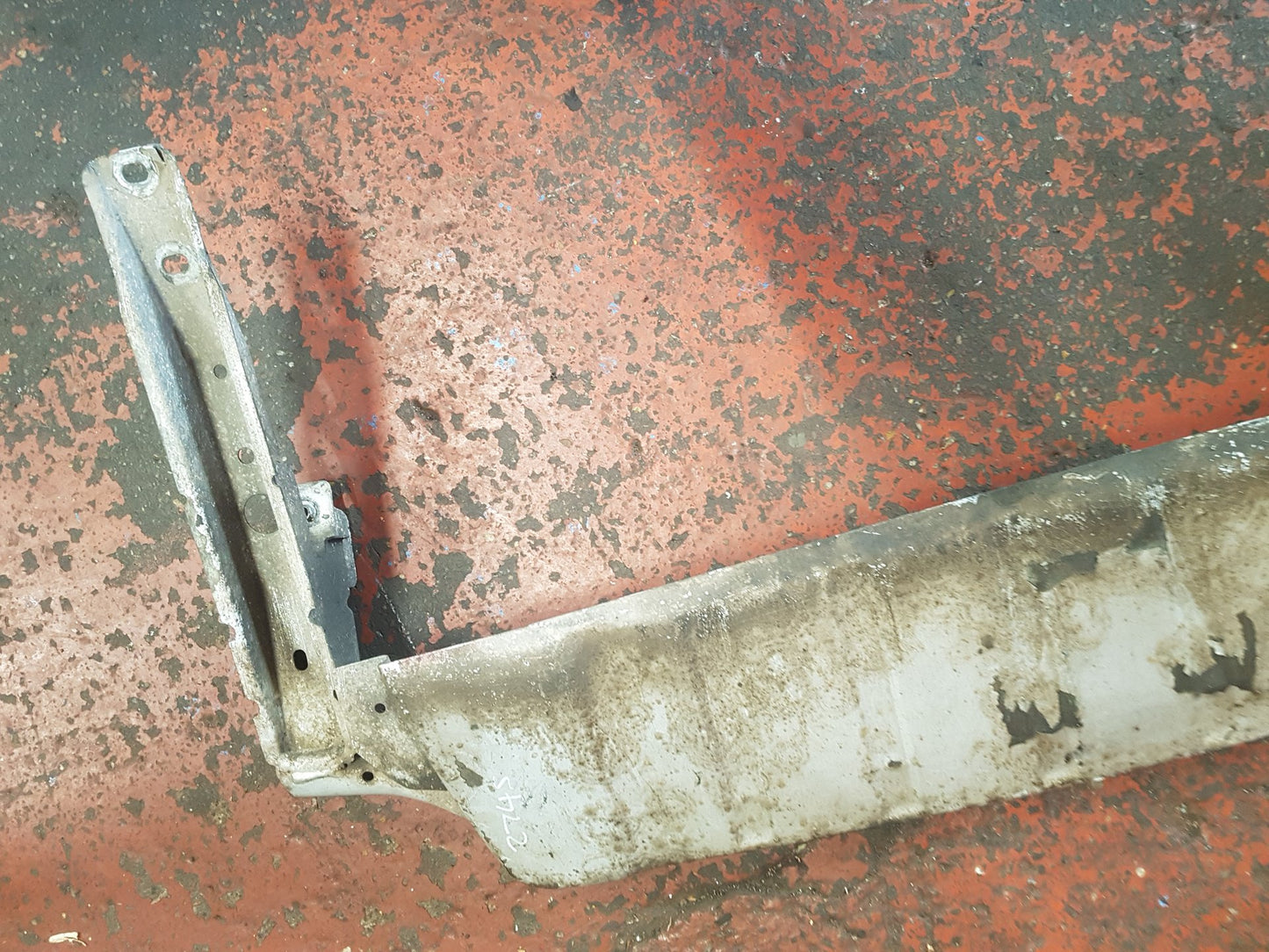 2004 Volvo XC90  Estate Front Bumper Under Tray