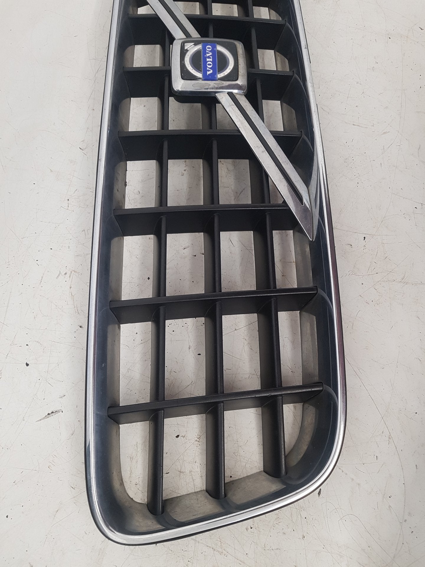 2002 - 2006 Volvo XC90  Estate FRONT GRILL 8620641