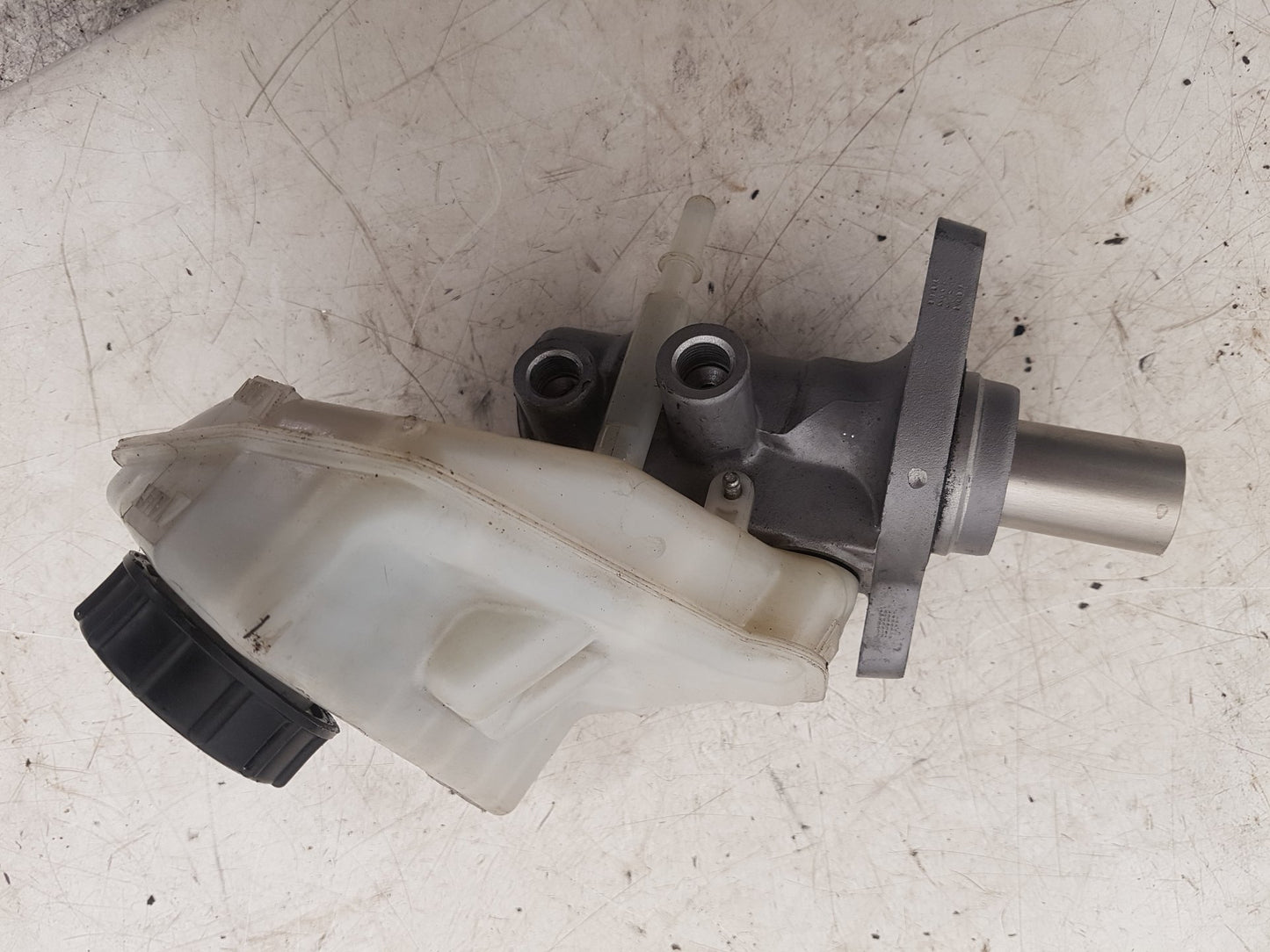 2008 - 2016 Volvo V70  Estate BRAKE FLUID RESERVOIR AND MASTER CYLINDER