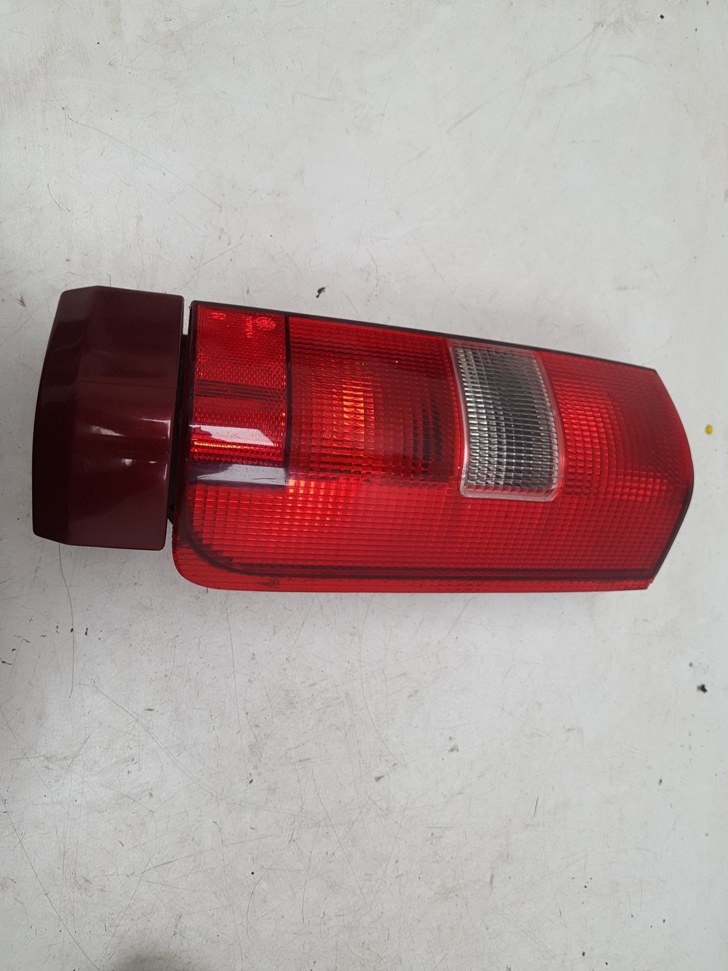 1992 - 1997 Volvo 850  Estate REAR/TAIL LIGHT LOWER (DRIVER SIDE) 3512425
