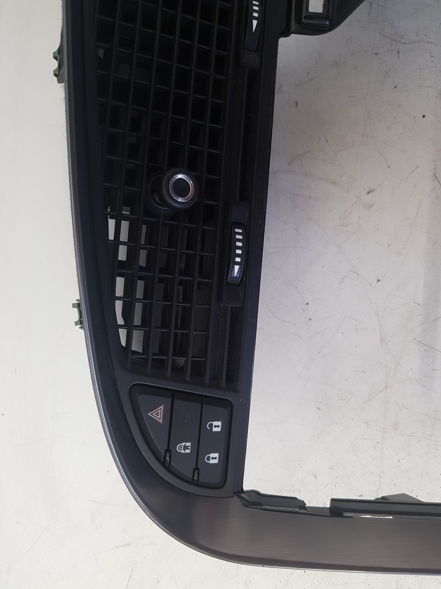 2010 - 2012 Saab 9-5  Saloon DASHBOARD FACIA 12776459