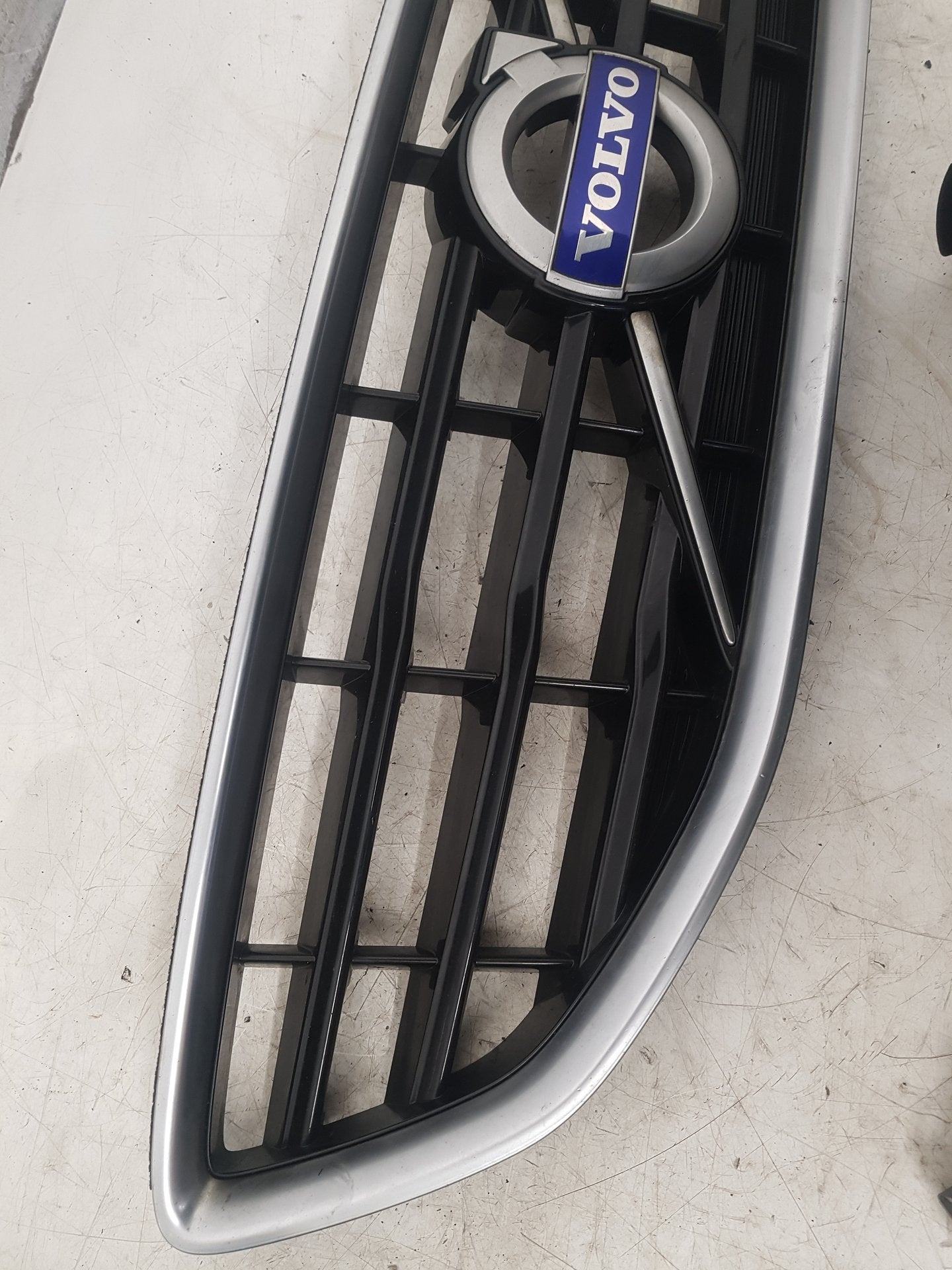 2013 - 2016 Volvo V40 III 525 Hatchback Bumper Grille 31353120