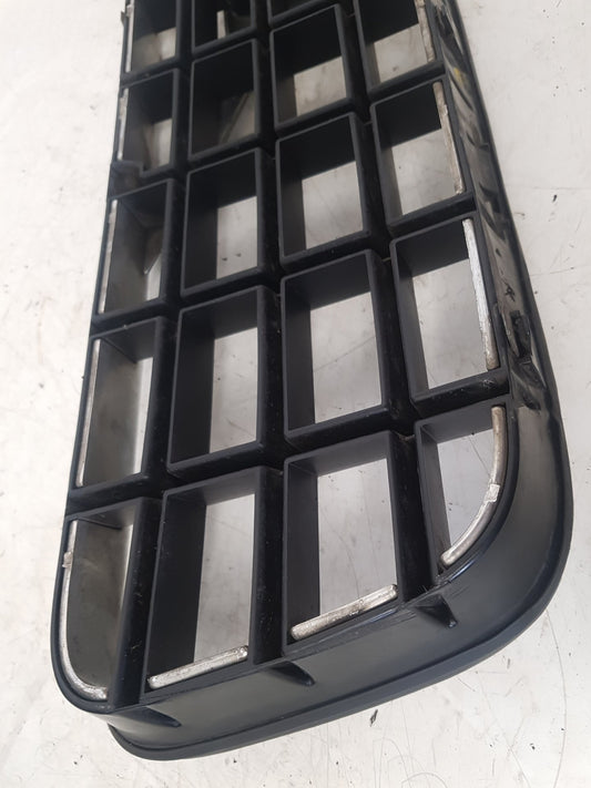 2002 - 2006 Volvo XC90  Estate FRONT GRILL 8620641