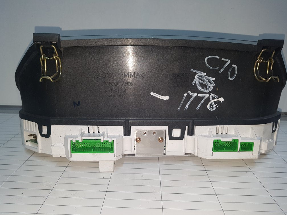 1998 - 2005 Volvo C70   Instrument Cluster 9451580