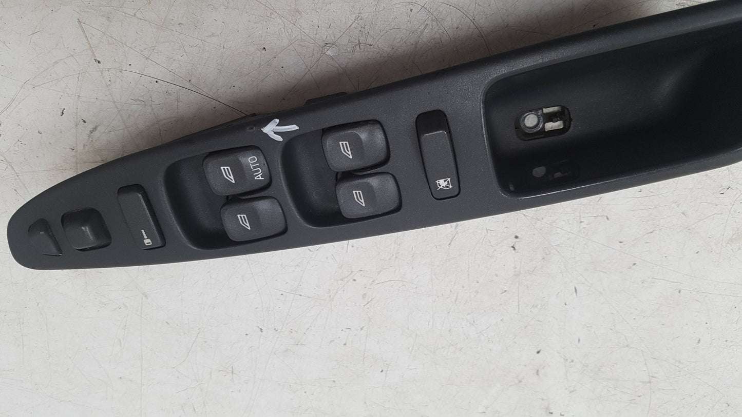 2000 - 2004 Volvo V40  Estate Right Front Window Switch 30638534