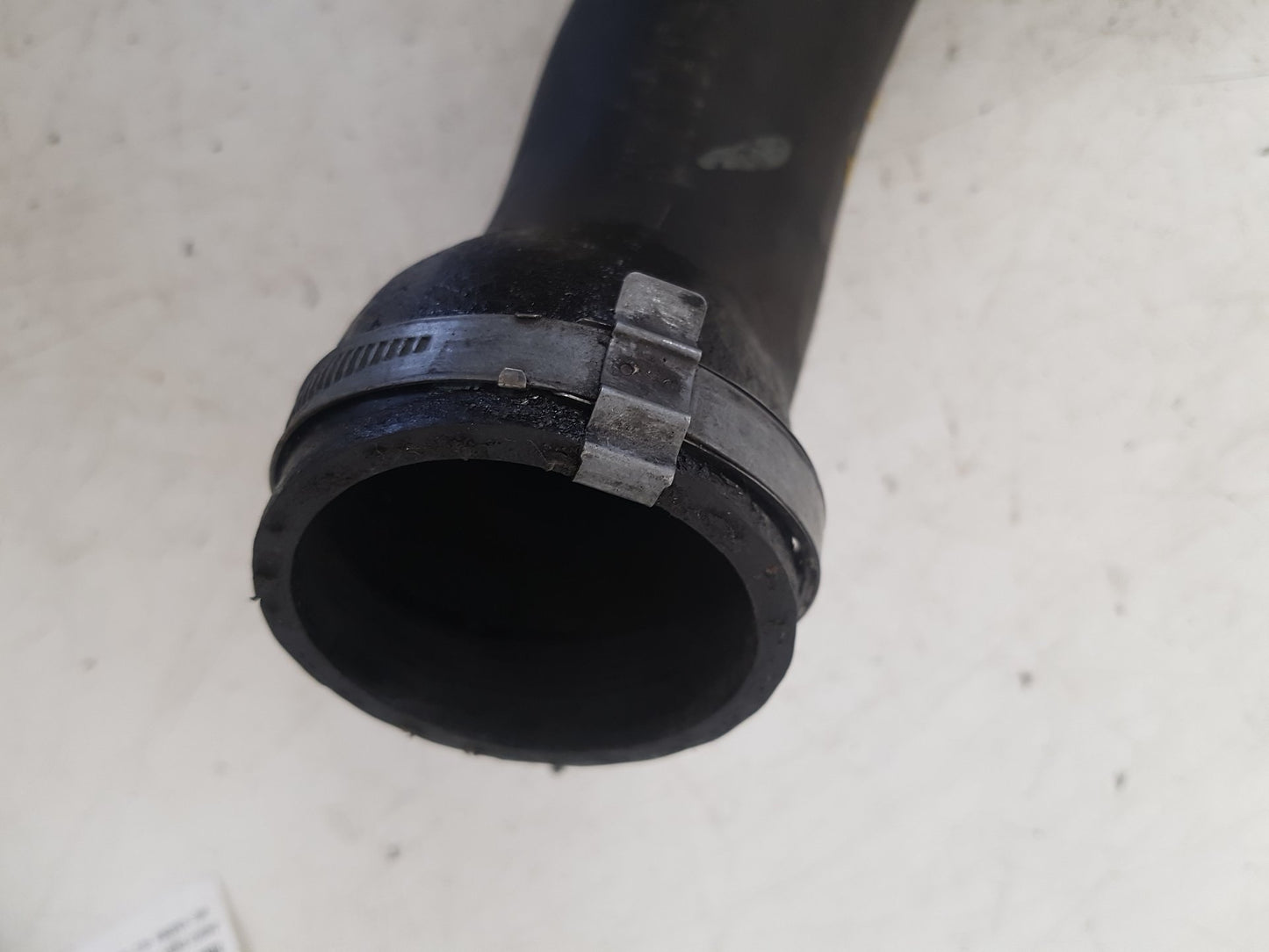 2008 - 2012 Volvo V50   Intercooler Pipe 31319794