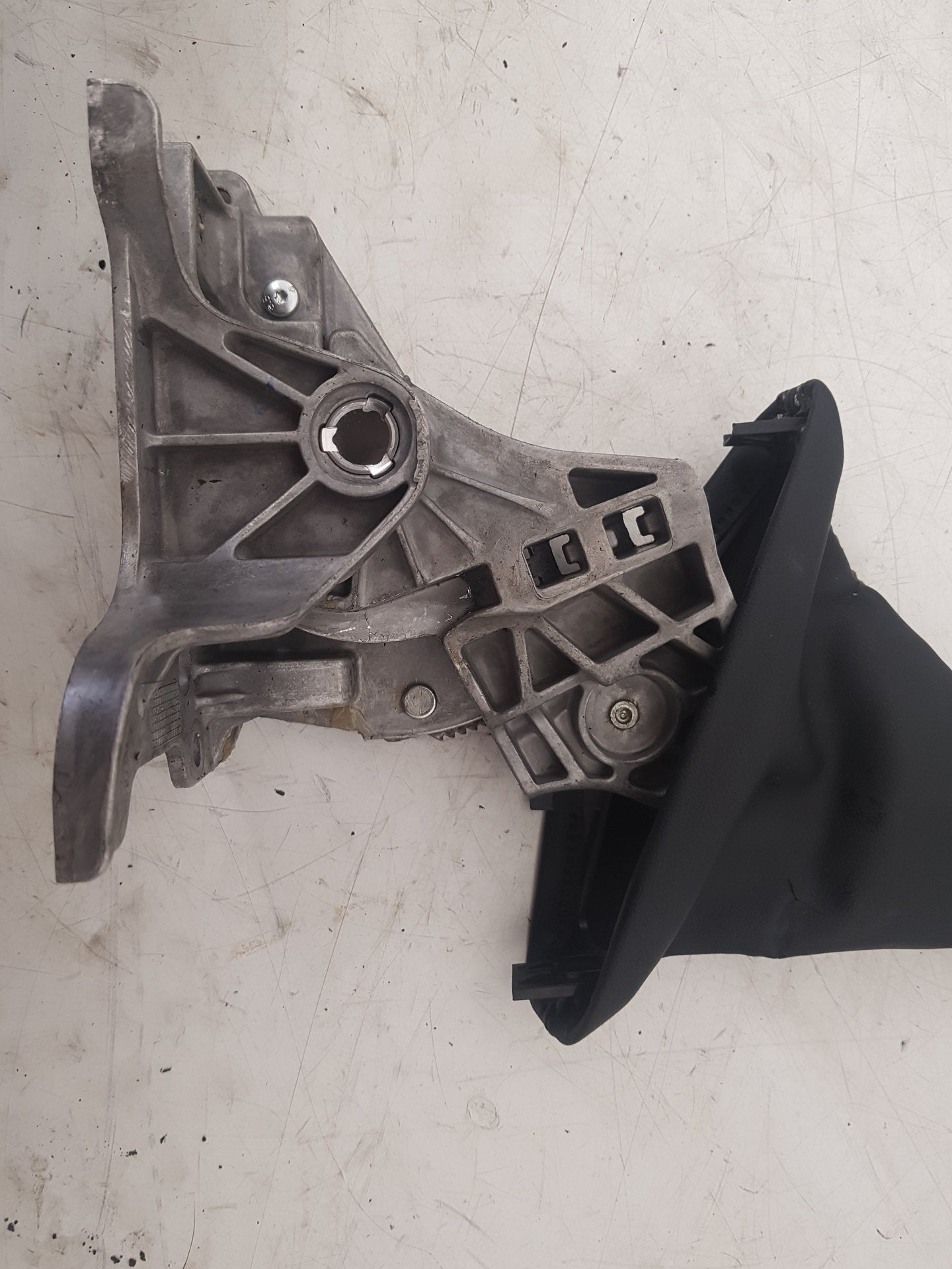 2012 - 2016 Volvo V40  Hatchback Handbrake Assembly 11330161