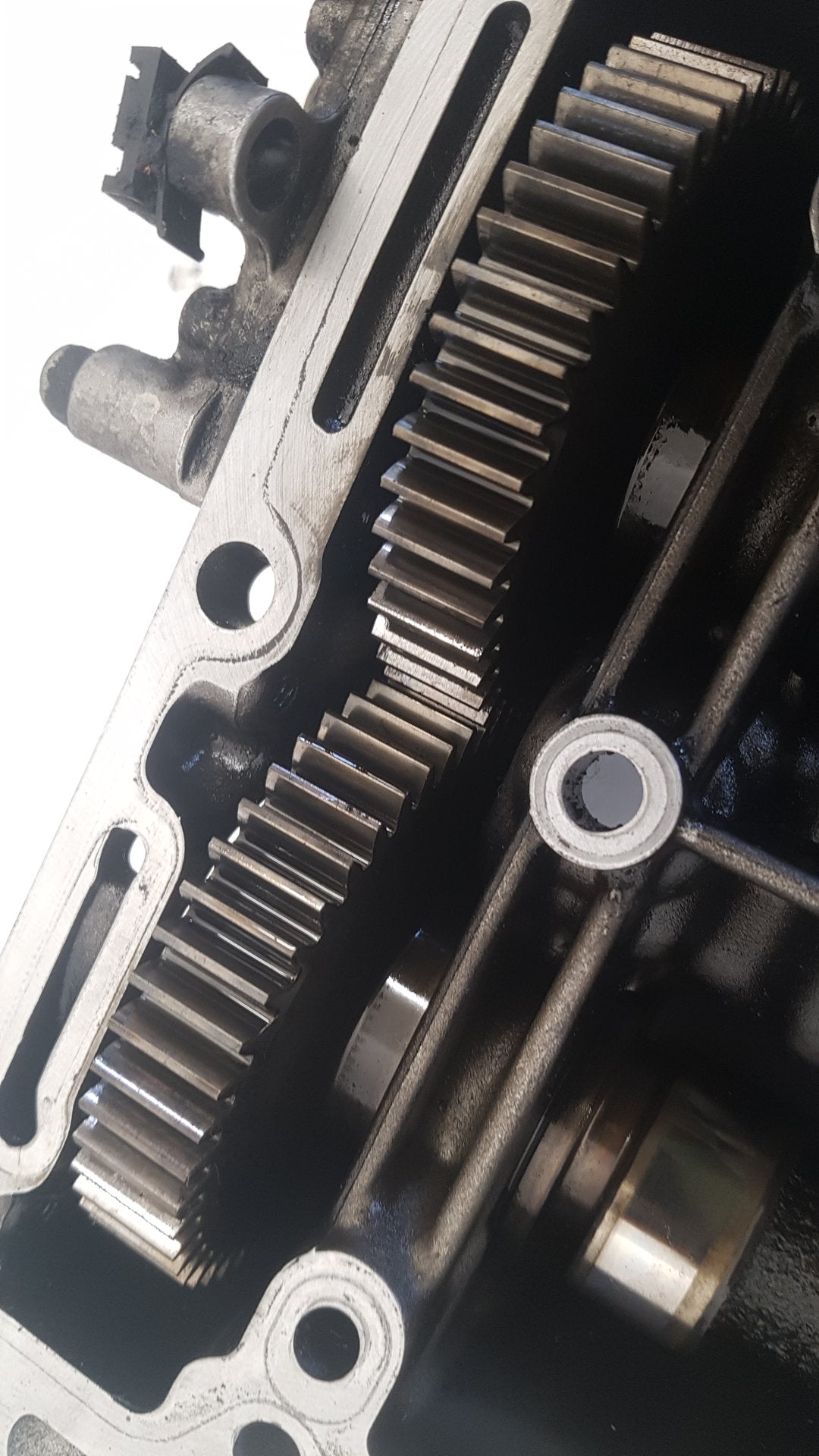 2007 - 2015 Saab 9-3  Estate ROCKER VALVE COVER 55214530