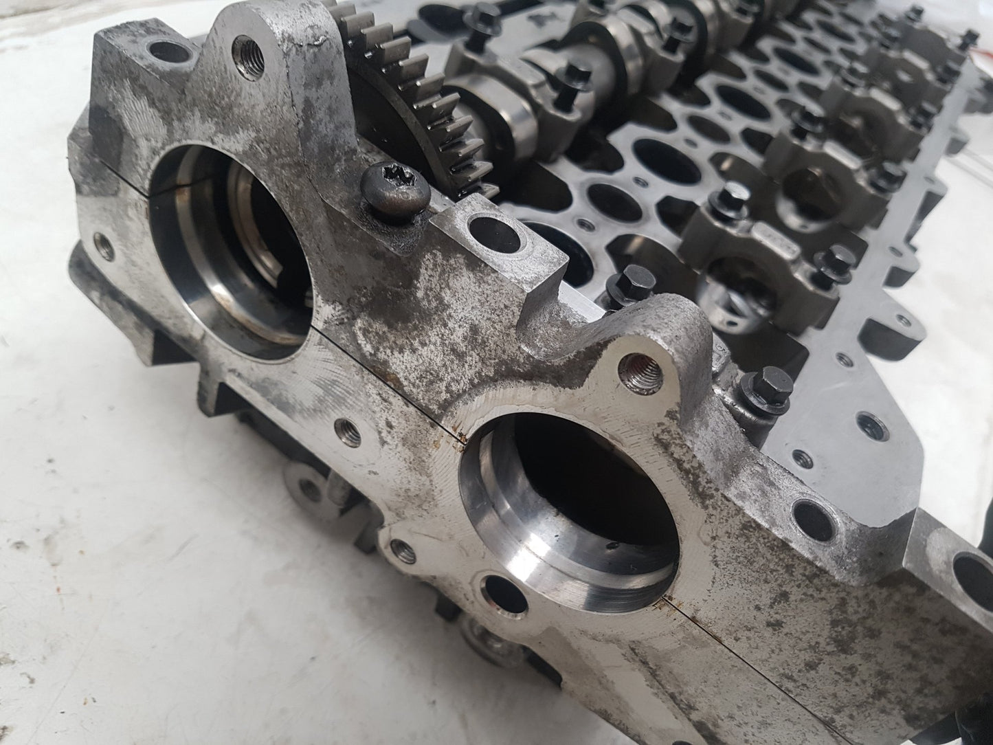 2003 - 2014 Volvo XC90 I 275 Estate CYLINDER HEAD COMPLETE DIESEL 8252334