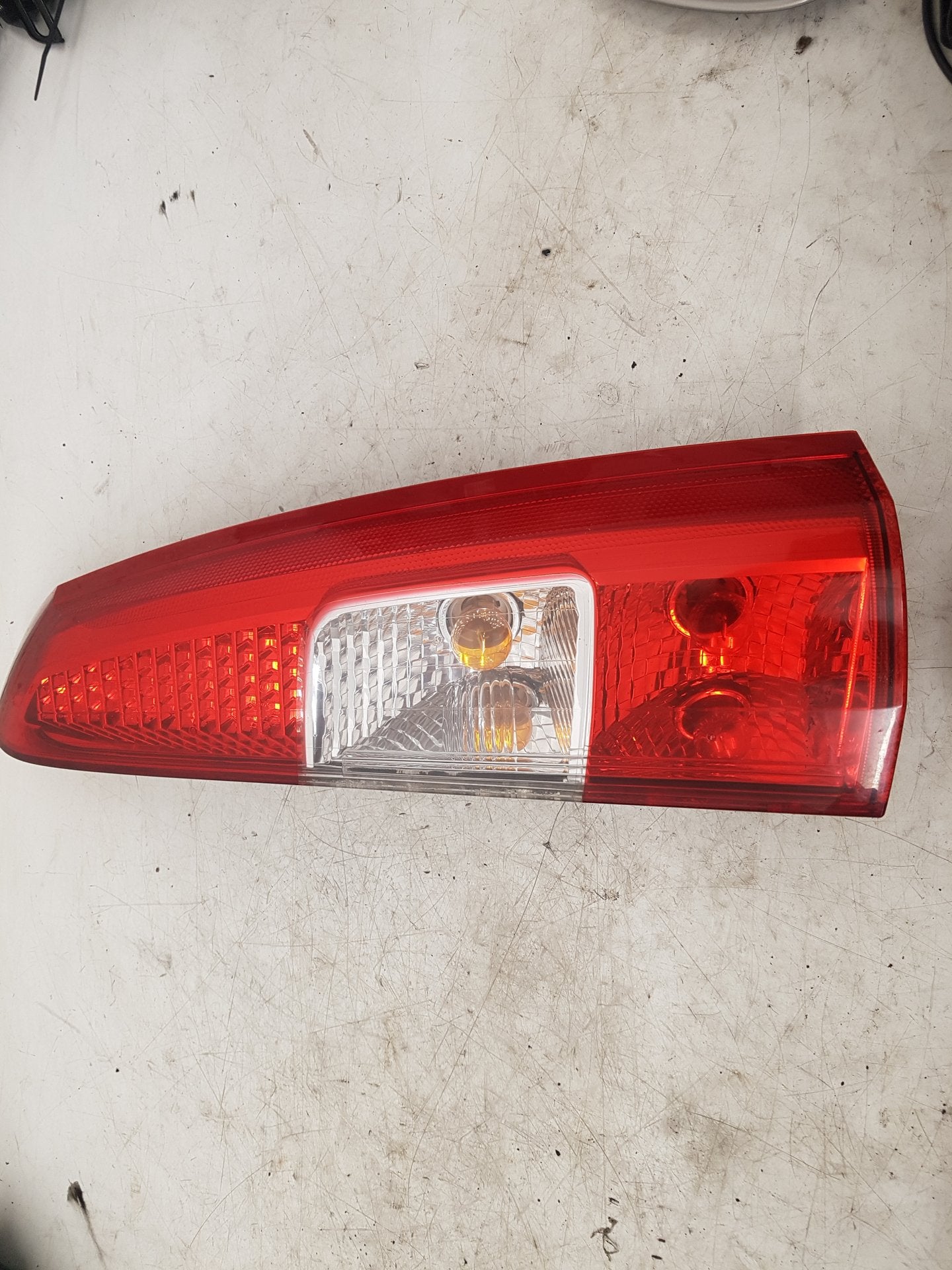 2004 - 2007 Volvo XC70  Estate Right Taillight 160986
