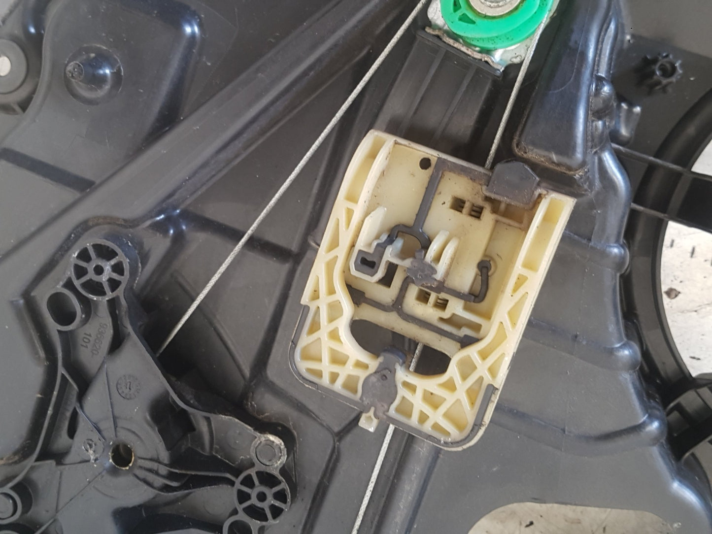 2015 Volvo V40 525, 526 Hatchback Left Rear Door Regulator 31276217