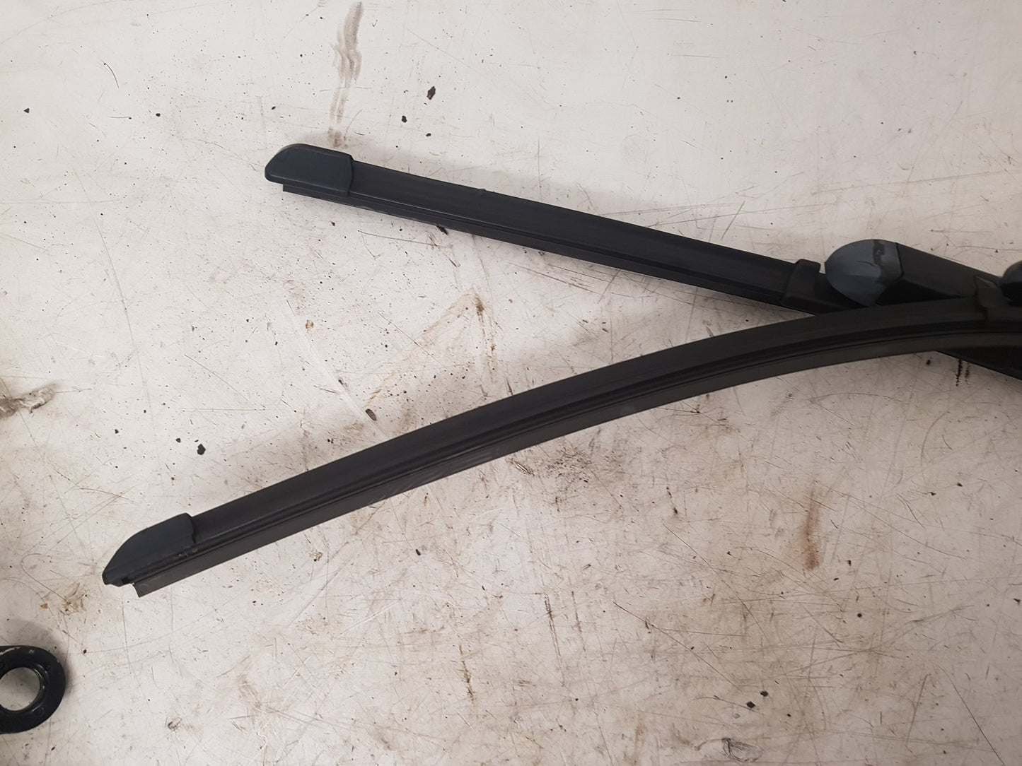 2010 - 2017 Volvo XC60  Estate FRONT WIPER ARMS (PAIR) 30753530