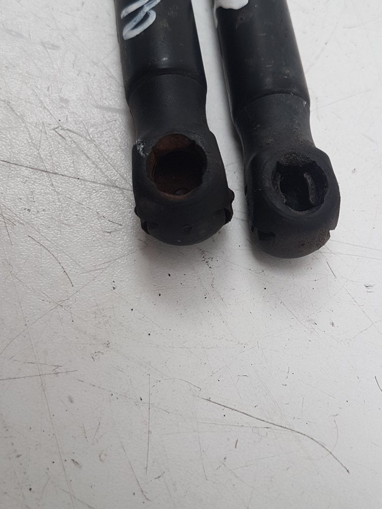 2005 - 2010 Volvo XC90  Estate TAILGATE STRUTS/RAMS - PAIR 30634580