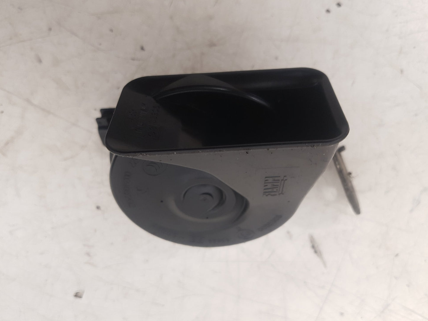 2012 - 2016 Volvo V40  Hatchback Horn 0024082012