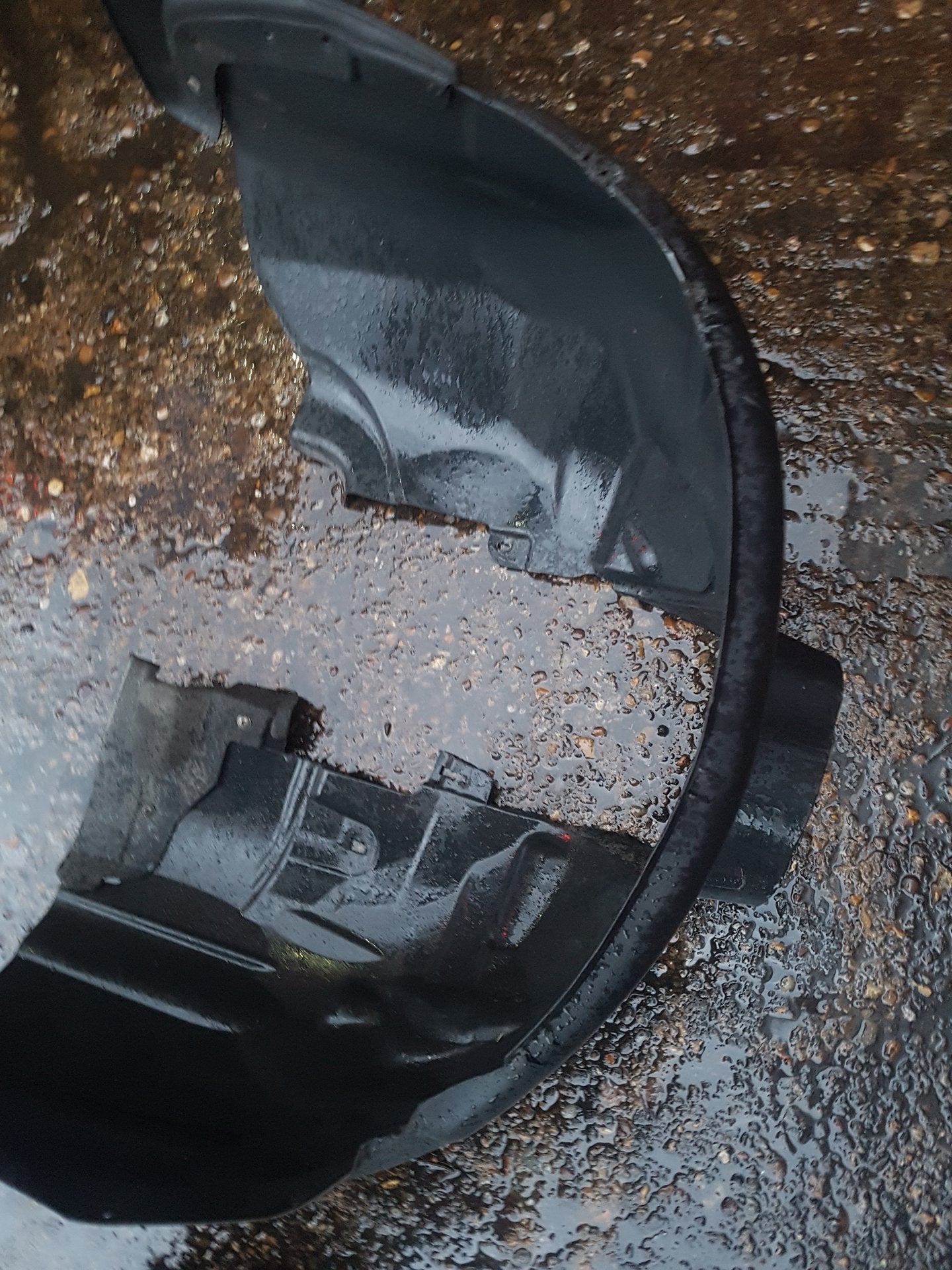 2008 - 2011 Volvo V70  Estate Right Front Guard Liner 31213651