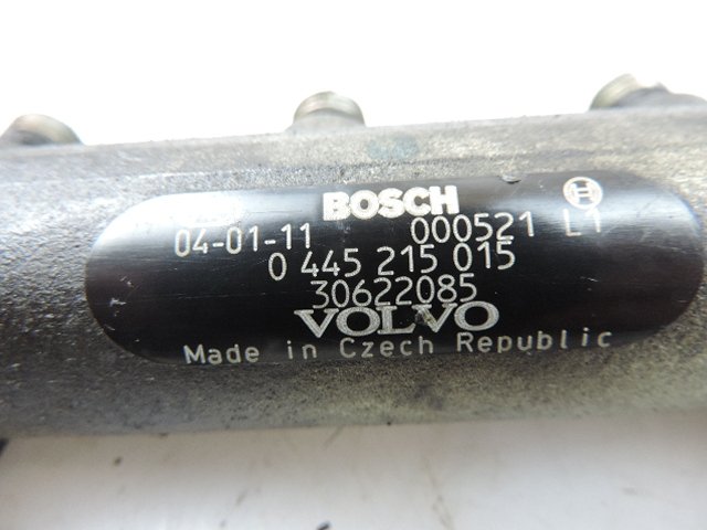 2002 - 2006 Volvo XC90  Estate Injection Rail 0445215015 30622085 0 445 215 015