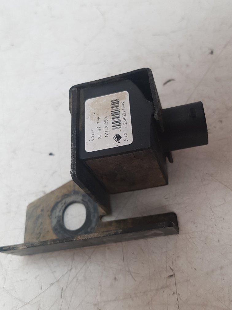 2000 - 2007 Volvo V70  Estate Crash Sensor 8691733