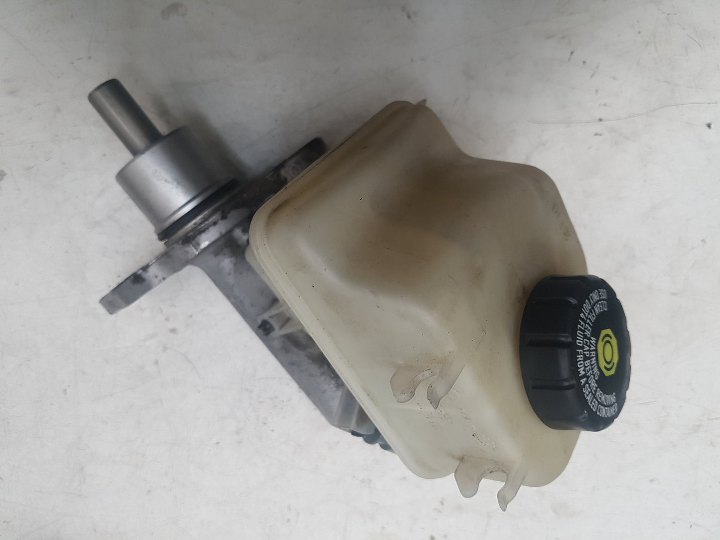 2010 Saab 9-3  Estate Brake Master Cylinder 32067070