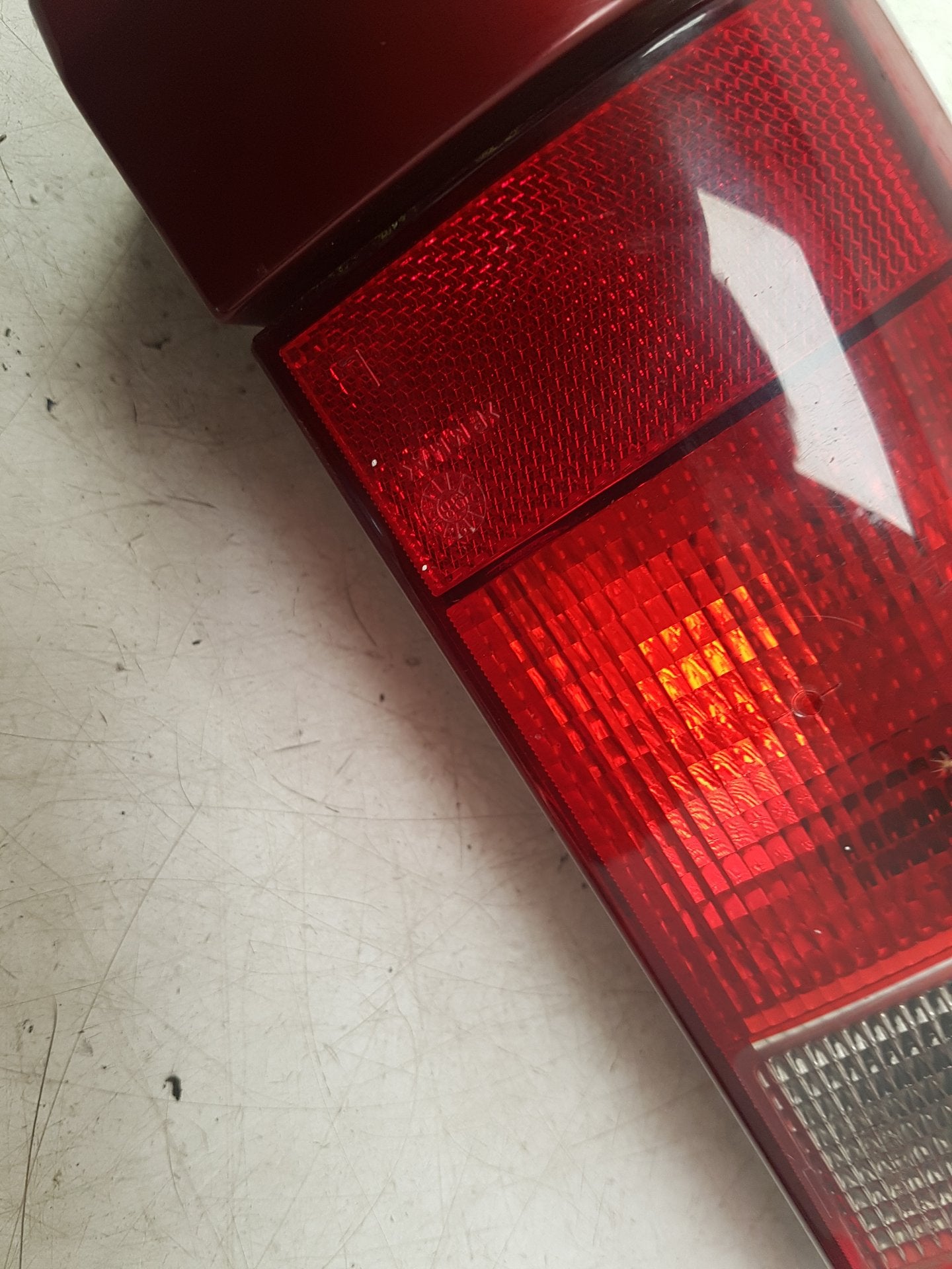 1992 - 1997 Volvo 850  Estate REAR/TAIL LIGHT LOWER (PASSENGER SIDE) 3512863