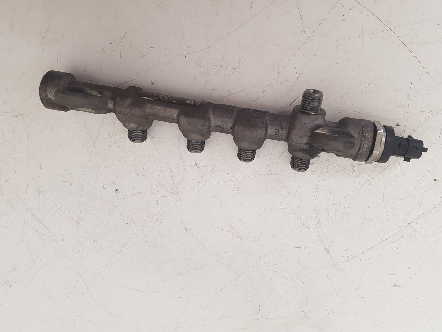 2010 - 2012 Saab 9-5  Saloon Injection Rail 0445 214 221